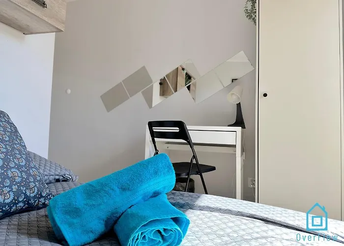 Munch -10 Minutes To Old Town & Sea Homestay